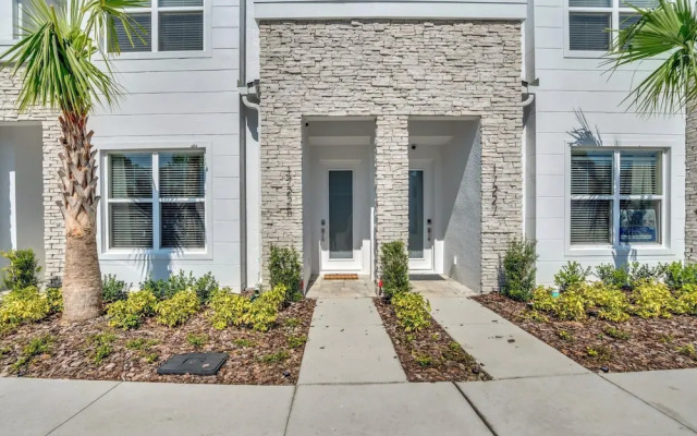 Modern 3BR Townhouse With Pool Near Disney