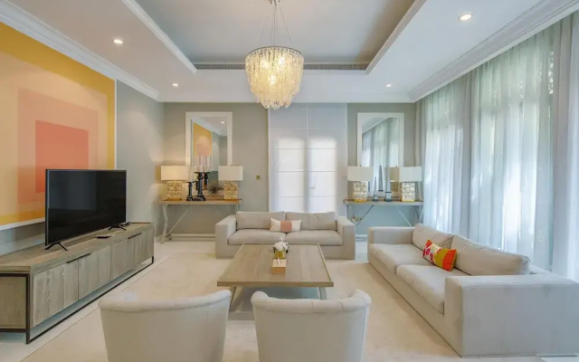 Prvt Pool Beach in Luxury Palm Jumeirah Villa