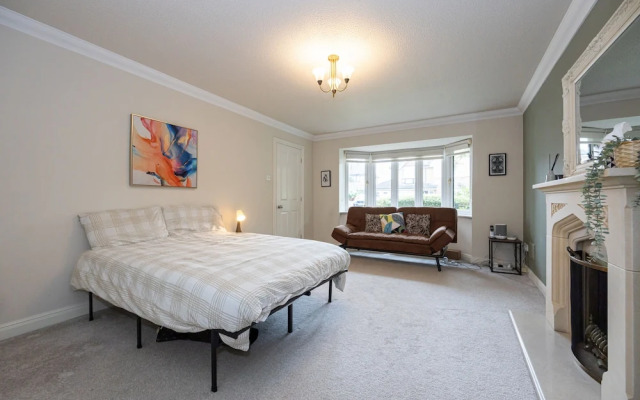 Modern Family Home In South Manchester/Stockport