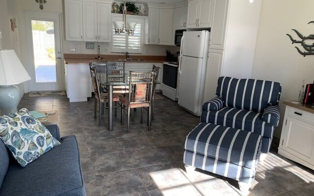 Jamaica Royale - 021 - 1 Br Condo