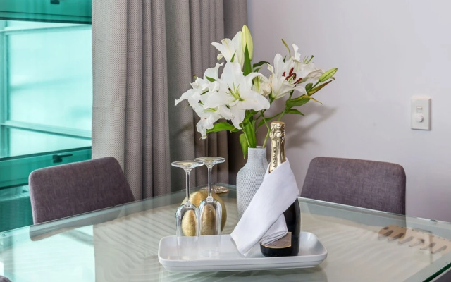 Premium 1BR Apartment at Princes Wharf – Guest Rooms – Auckland