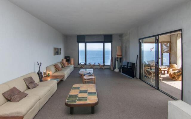 Exclusive Design Villa : 1080 m2, oceanfront, 2 swimming pools.