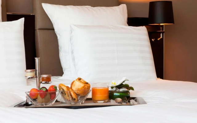 AC Porte Maillot Hotel