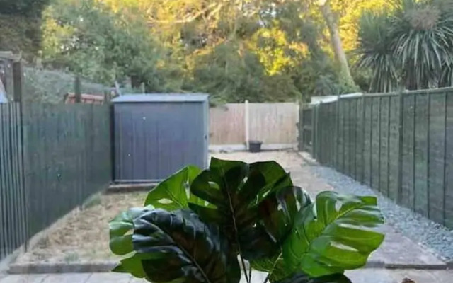 Spacious 3-bed House in Swindon