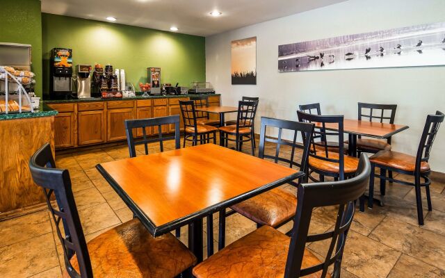 SureStay Plus Hotel by Best Western Bettendorf