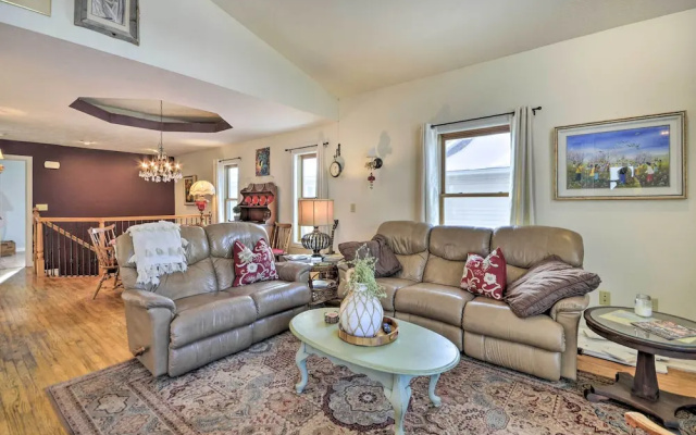 Charming Cody Home, Walk to Downtown!