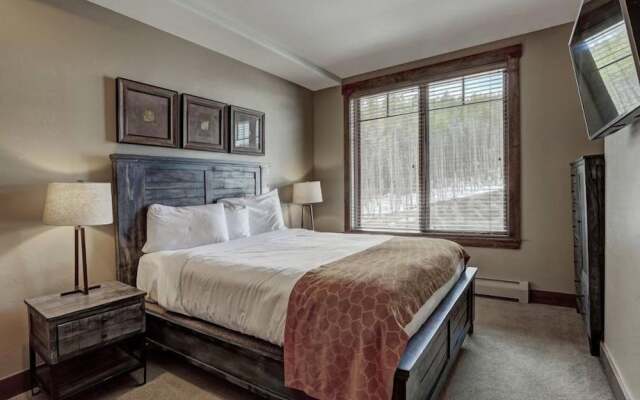 Crystal Peak Lodge 2 Bedroom Ski in, Ski out Slopeside Condo at the Base of Peak 7