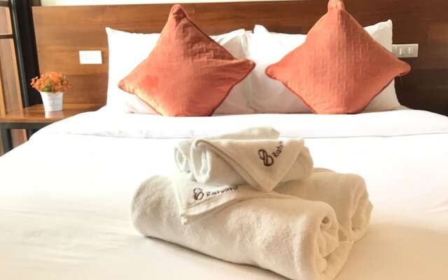 The Eight Ratvithi House