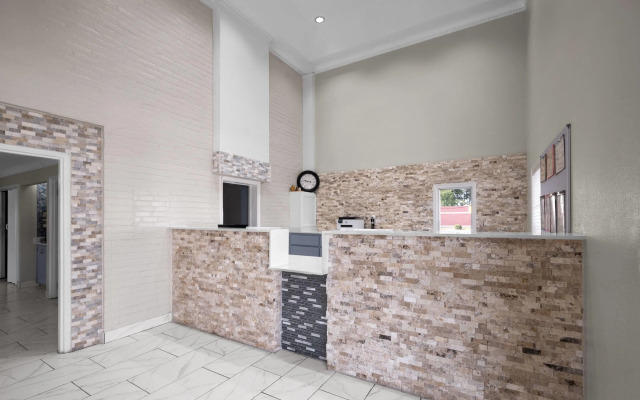 Super 8 by Wyndham Covington