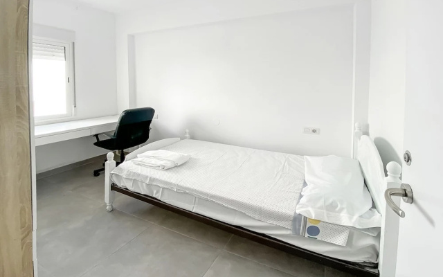 Elegant 4 beds train station upto 6 Pax