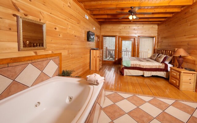 Smoky Mountain Cinema - Six Bedroom Cabin