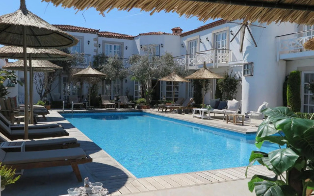 Bay C Hotel