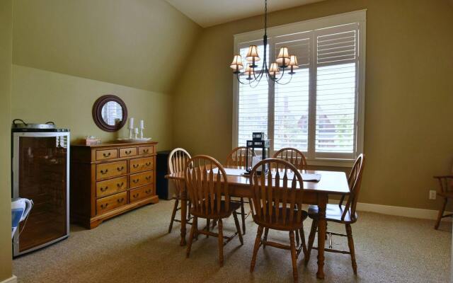 The Lodges at Blue Mountain - Historic Snowbridge Condos
