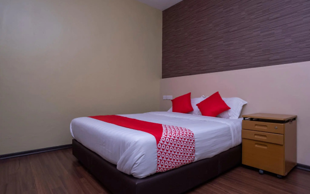 OYO 614 D'PINETREES Hotel