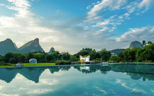 Shanzhige Light Luxury Holiday Hotel (Yangshuo West Street)
