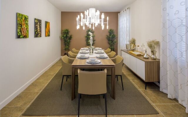 Jr Champions by VillaDirect