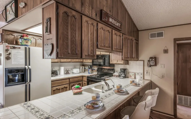 Cowboys Indians and Outlaws - Three Bedroom Cabin