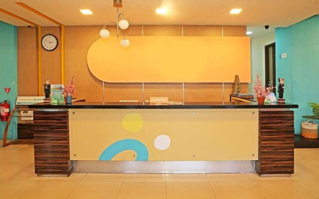 Super OYO Townhouse OAK Hotel Fiducia Serpong