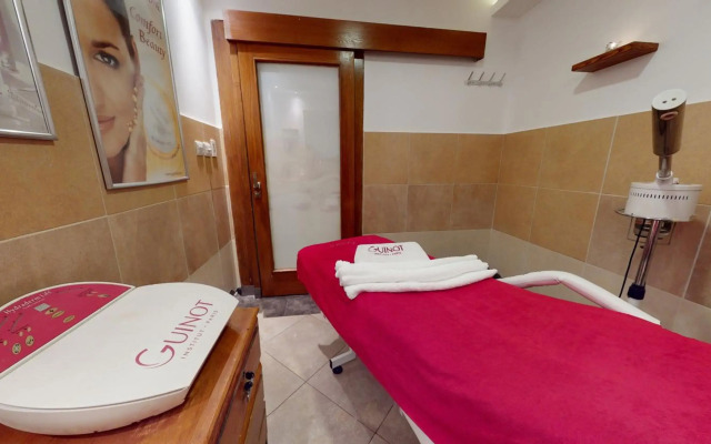 Ayass Hotel