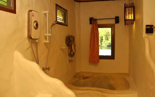 The Hub Erawan Resort