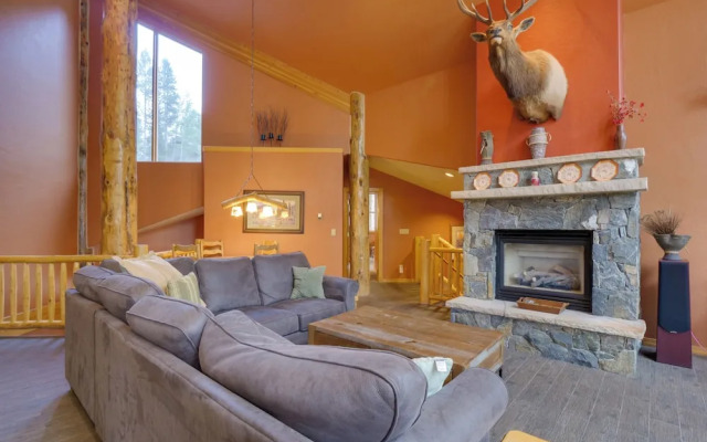 Hot Tub & Ski Shuttle: Rustic Breckenridge Retreat