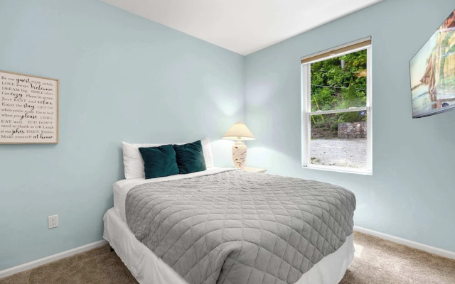 Trails End Hideaway Waterfront