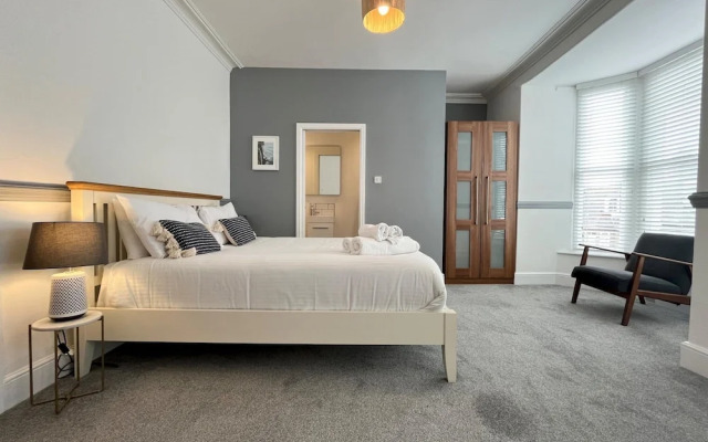 Spacious 5 Bed House Close to Seafront Penzance