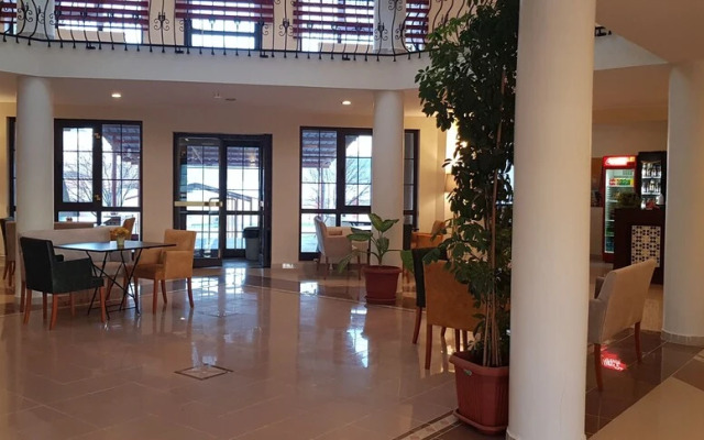 Flora Hotel