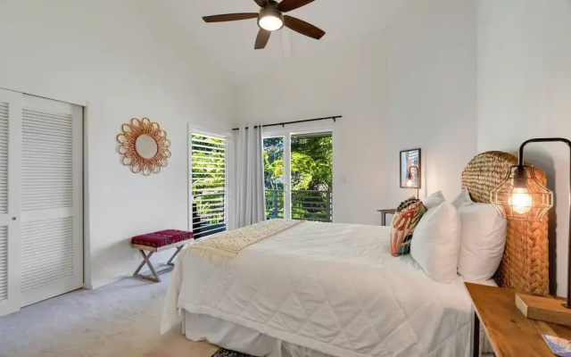 Hale Keoniana 5 Bedroom Home