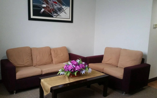 Carlton Holiday Hotel & Suites