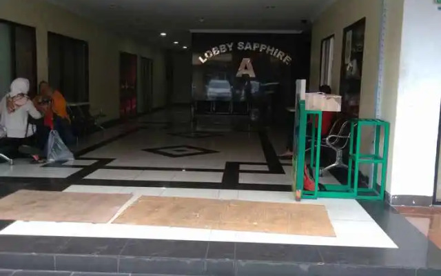 Apartment Gateway Cicadas by GPro