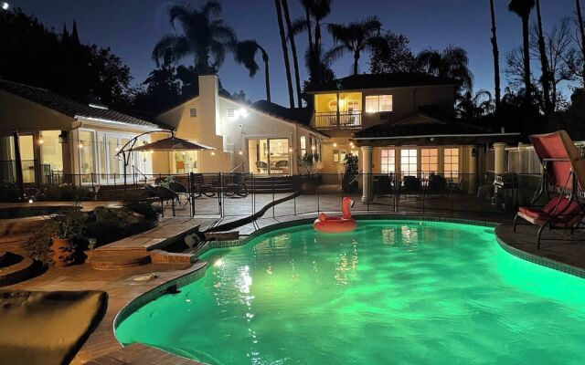 Paradise Vacation Estate Near Universal Studios