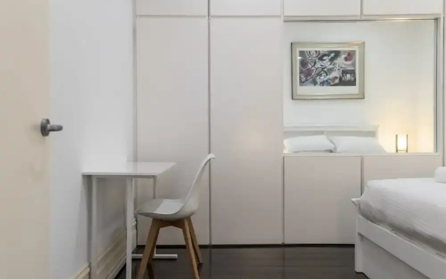 Stylish 2BR House, Walk to Parks & Cafes