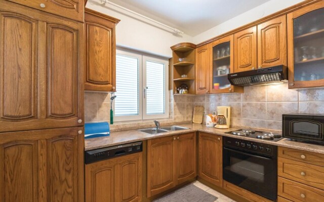 Awesome Home in Makarska With Wifi and 2 Bedrooms