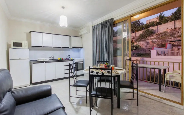 Pool and Sea, charming Merill Apart 5