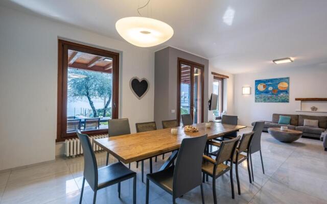 Villa Vittoria-Seasonal Warm Pool-Shared Sauna-Bellagio Village Residence