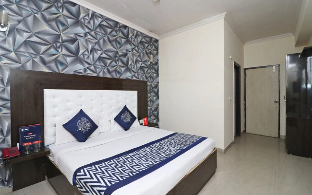 OYO 10381 Hotel Aerodrome Palace
