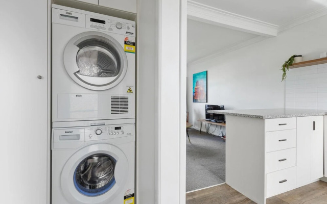 Renovated Takapuna 2BR Apt - Parking