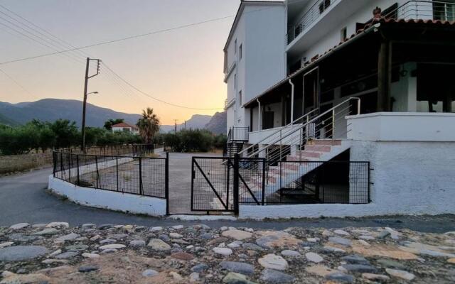 Thassa Beach Apartment No6 (with mountain view)