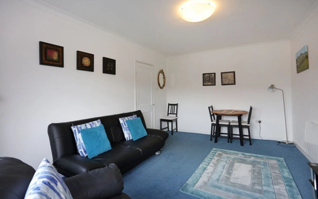 Ideal Central Edinburgh Location With On-site Private Parking