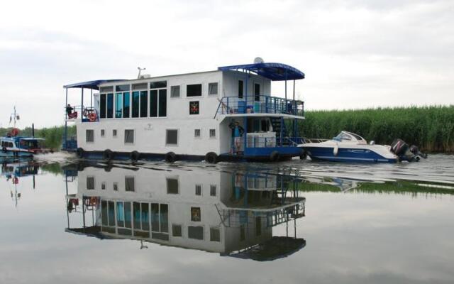 Hotel Plutitor Sitarul