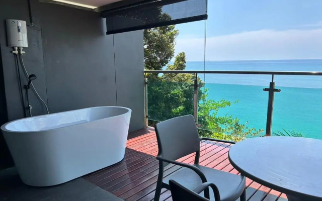 Cliff Lanta Suite