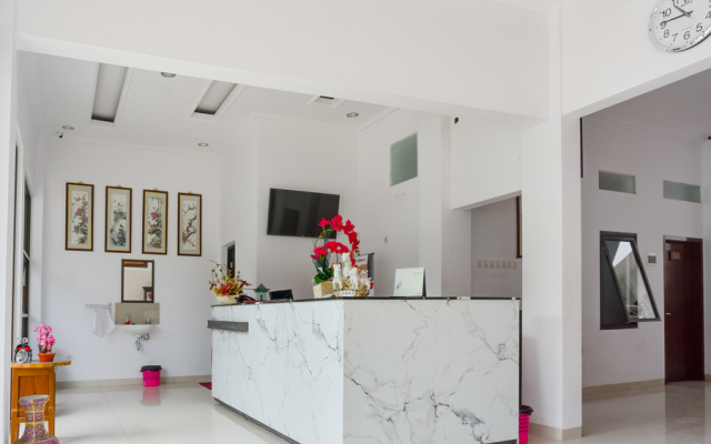 RedDoorz near Jawa Timur Park 3