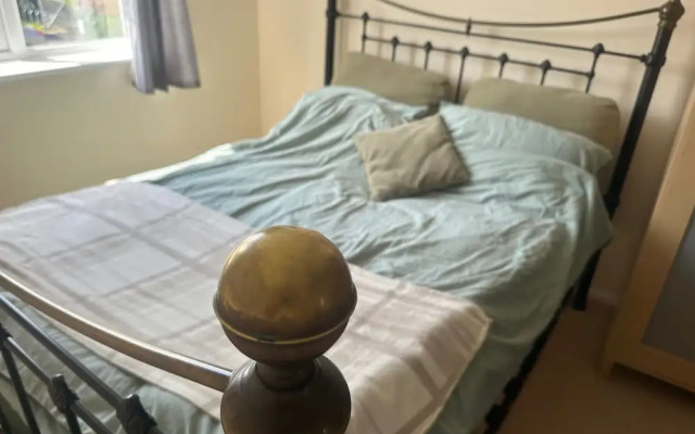 Enfield City Apartment Retreat
