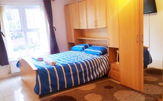 The Worsley Exclusive 2 Bed Apartment W