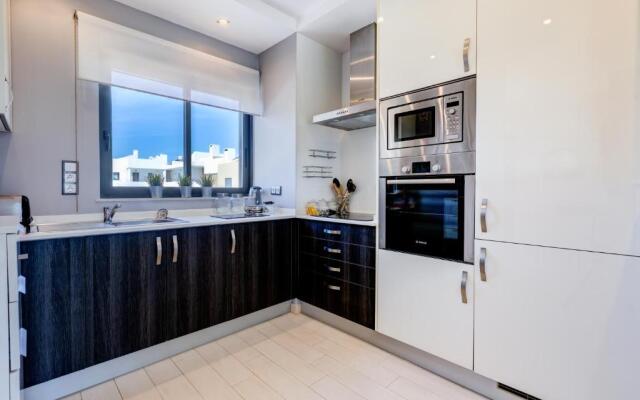 One Bedroom Apartment in Albur Village 2J