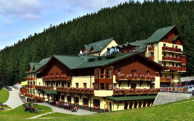 Ski & Wellness Residence Družba