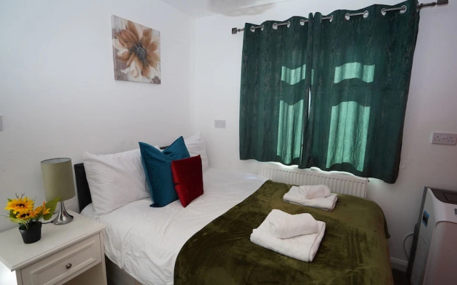 Spacious 3BR House Sleeps 6