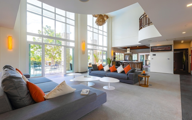 Luxury Mansion 6 BR on Golf Course JB