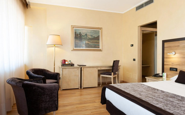 Augustus Hotel